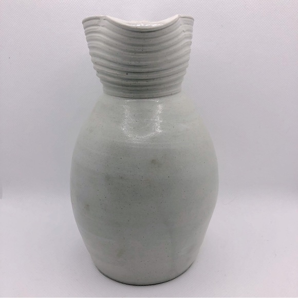 Vintage 1990's Williambsburg Pottery Hand Thrown Pitcher Vase - Picture 3 of 6